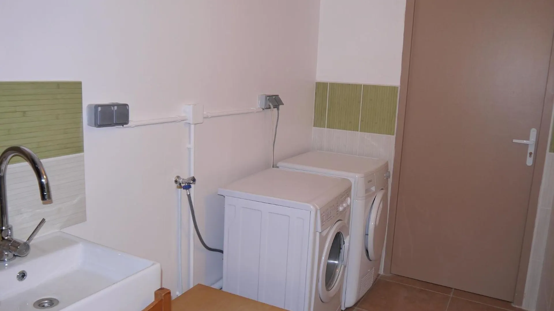 Dans Le Var Bas De Villa Plain- Pied Sur Grand Jardin Avec Entree Separee Sollies-Toucas 0*,