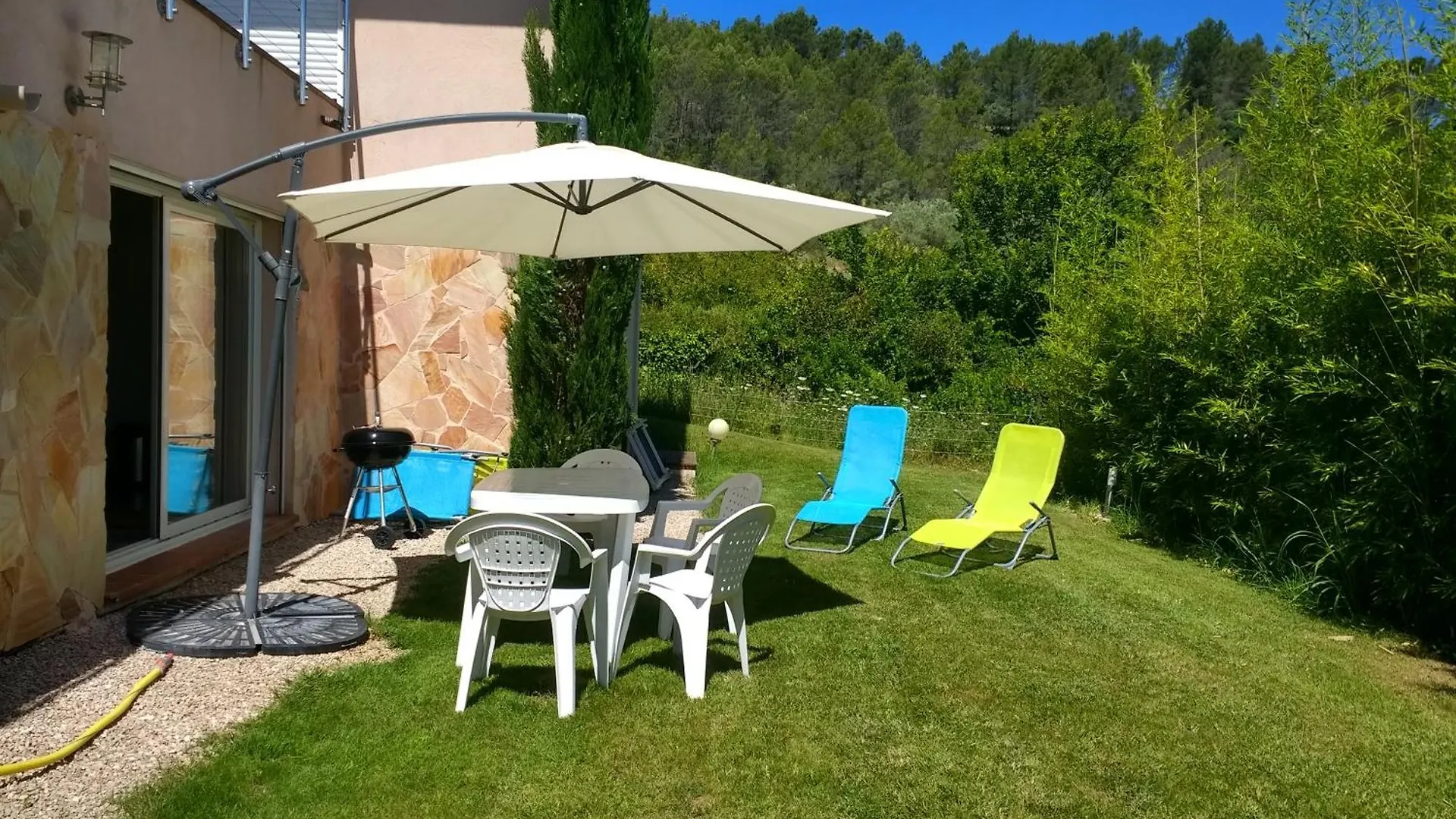 Holiday home Dans Le Var Bas De Villa Plain- Pied Sur Grand Jardin Avec Entree Separee Sollies-Toucas